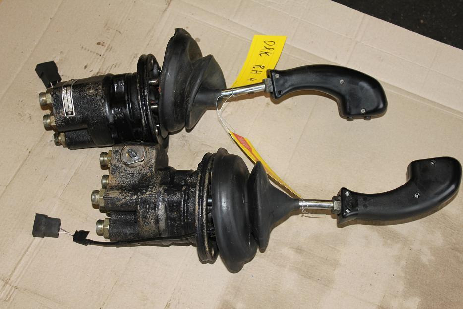 O&K RH 4 PMS Joystick - Førerhus og interiør for Bygg og anlegg: bilde 2 O&K RH 4 PMS Joystick - Førerhus og interiør for Bygg og anlegg: bilde 2