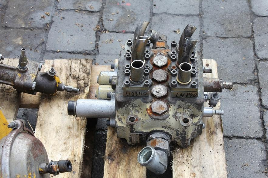 Volvo LM 846 - Hydraulisk ventil for Bygg og anlegg: bilde 1 Volvo LM 846 - Hydraulisk ventil for Bygg og anlegg: bilde 1