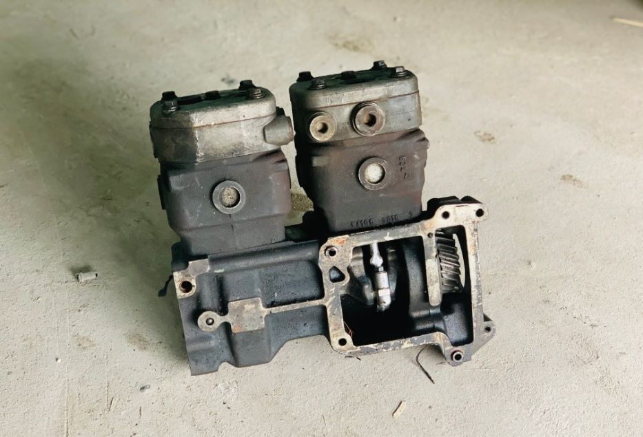 WABCO 2 cylindry oryginał 51.54112-3028 MAN TGA 51.54112-3028 - Kompressor, trykkluftanlegg for Lastebil: bilde 1 WABCO 2 cylindry oryginał 51.54112-3028 MAN TGA 51.54112-3028 - Kompressor, trykkluftanlegg for Lastebil: bilde 1