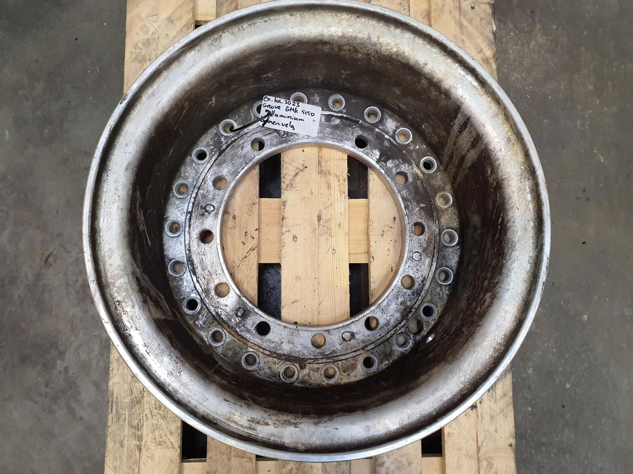 Grove Rear ring 445/95R25 12 8.8 2p Alu - Felg: bilde 2 Grove Rear ring 445/95R25 12 8.8 2p Alu - Felg: bilde 2