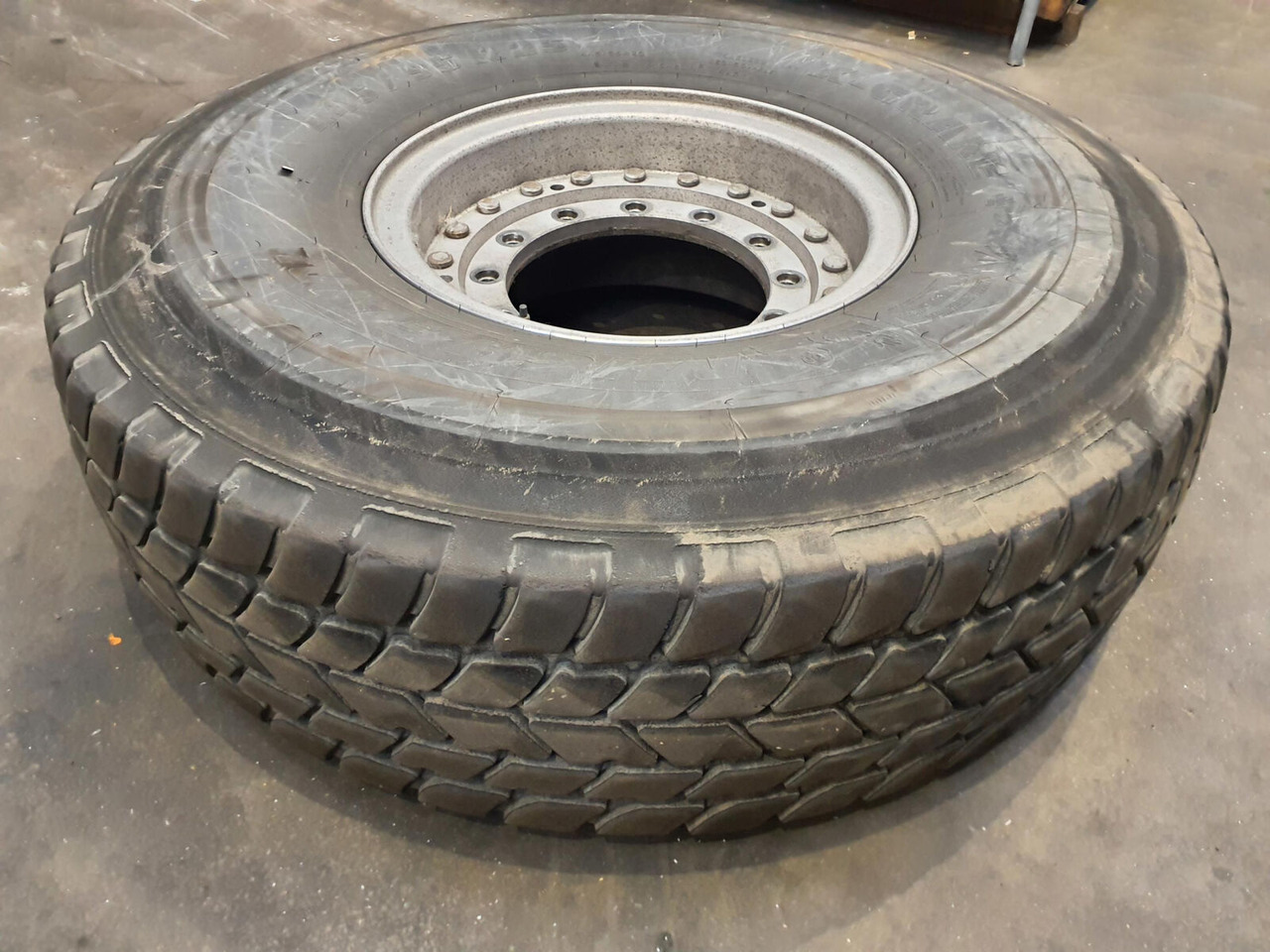 Grove Wheel 445/95R25 12 13.4 2p alu - Komplett hjul for Kran: bilde 2 Grove Wheel 445/95R25 12 13.4 2p alu - Komplett hjul for Kran: bilde 2