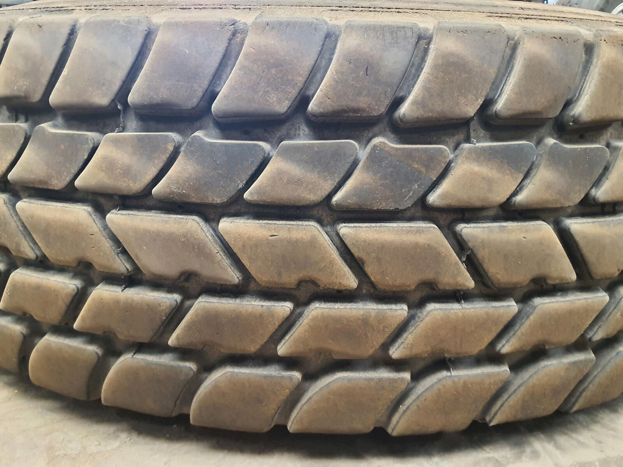 Grove Wheel 445/95R25 12 13.4 2p alu - Komplett hjul for Kran: bilde 3 Grove Wheel 445/95R25 12 13.4 2p alu - Komplett hjul for Kran: bilde 3