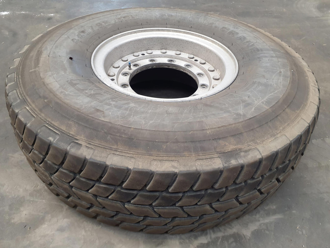 Grove Wheel 445/95R25 12 13.4 2p alu - Komplett hjul for Kran: bilde 2 Grove Wheel 445/95R25 12 13.4 2p alu - Komplett hjul for Kran: bilde 2