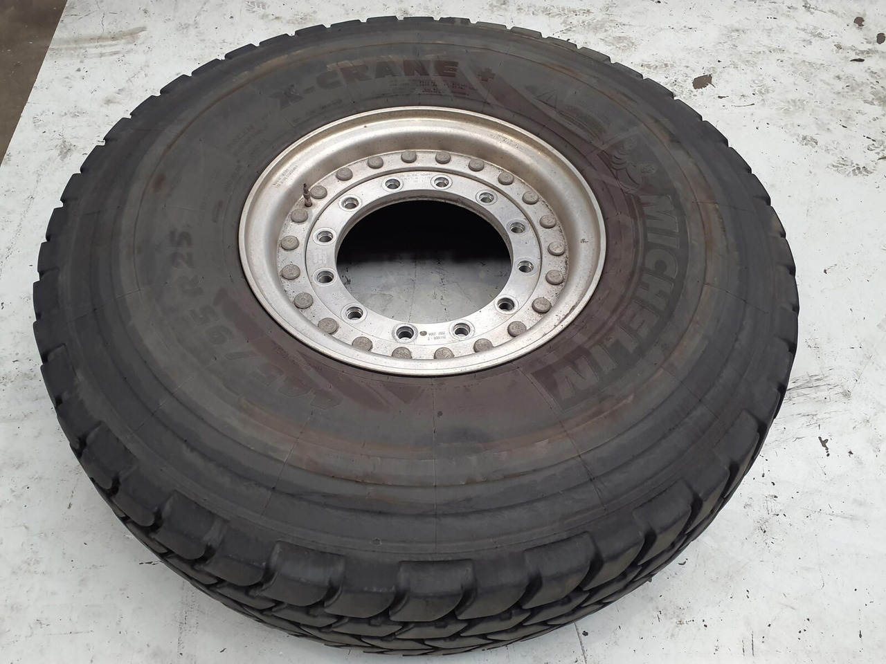 Grove Wheel 445/95R25 12 9 2p alu - Komplett hjul for Kran: bilde 2 Grove Wheel 445/95R25 12 9 2p alu - Komplett hjul for Kran: bilde 2