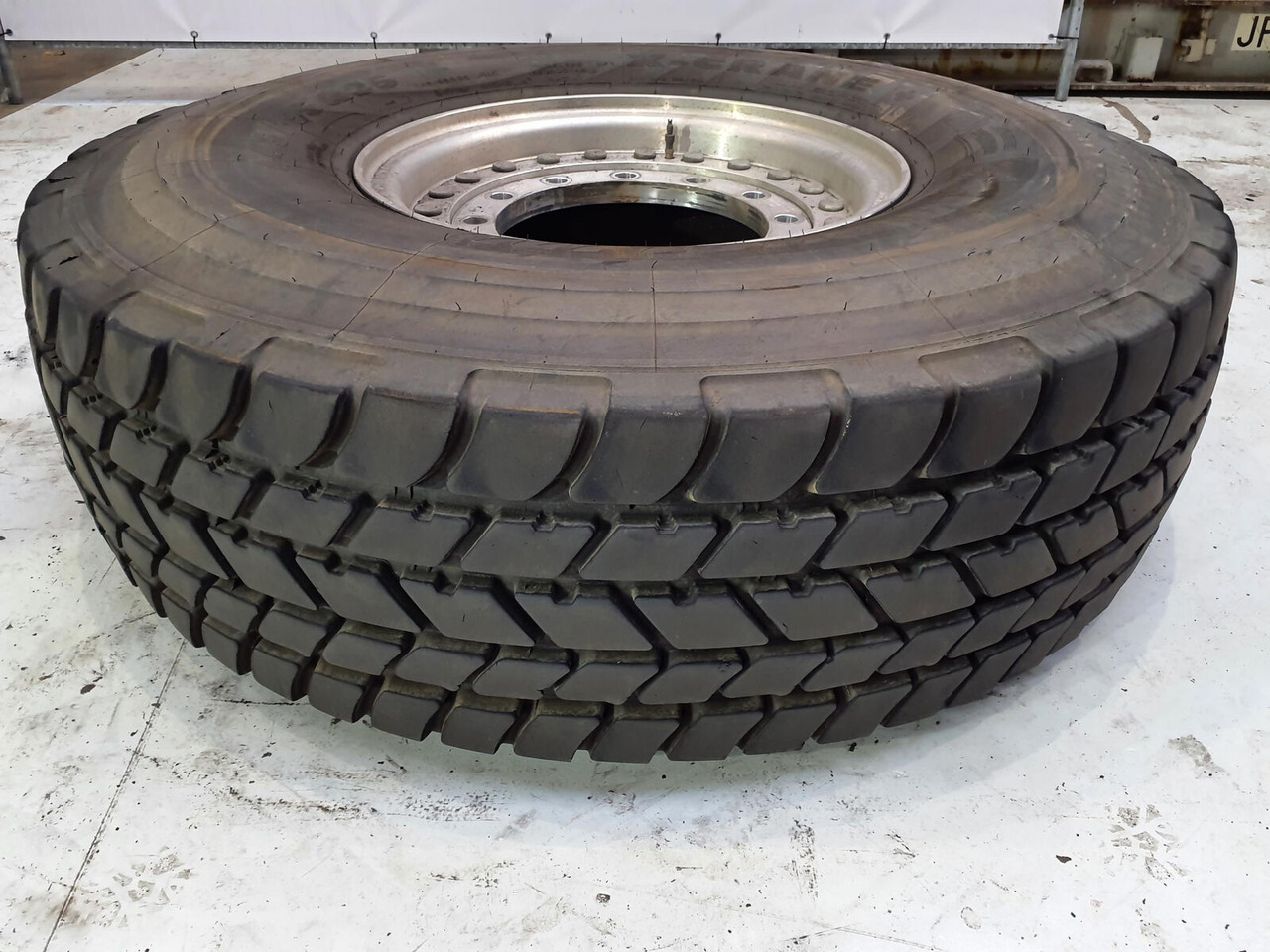 Grove Wheel 445/95R25 12 9 2p alu - Komplett hjul for Kran: bilde 1 Grove Wheel 445/95R25 12 9 2p alu - Komplett hjul for Kran: bilde 1