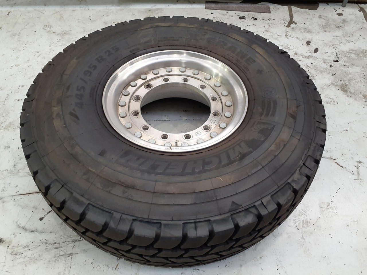 Grove Wheel 445/95R25 12 9 2p alu - Komplett hjul for Kran: bilde 3 Grove Wheel 445/95R25 12 9 2p alu - Komplett hjul for Kran: bilde 3