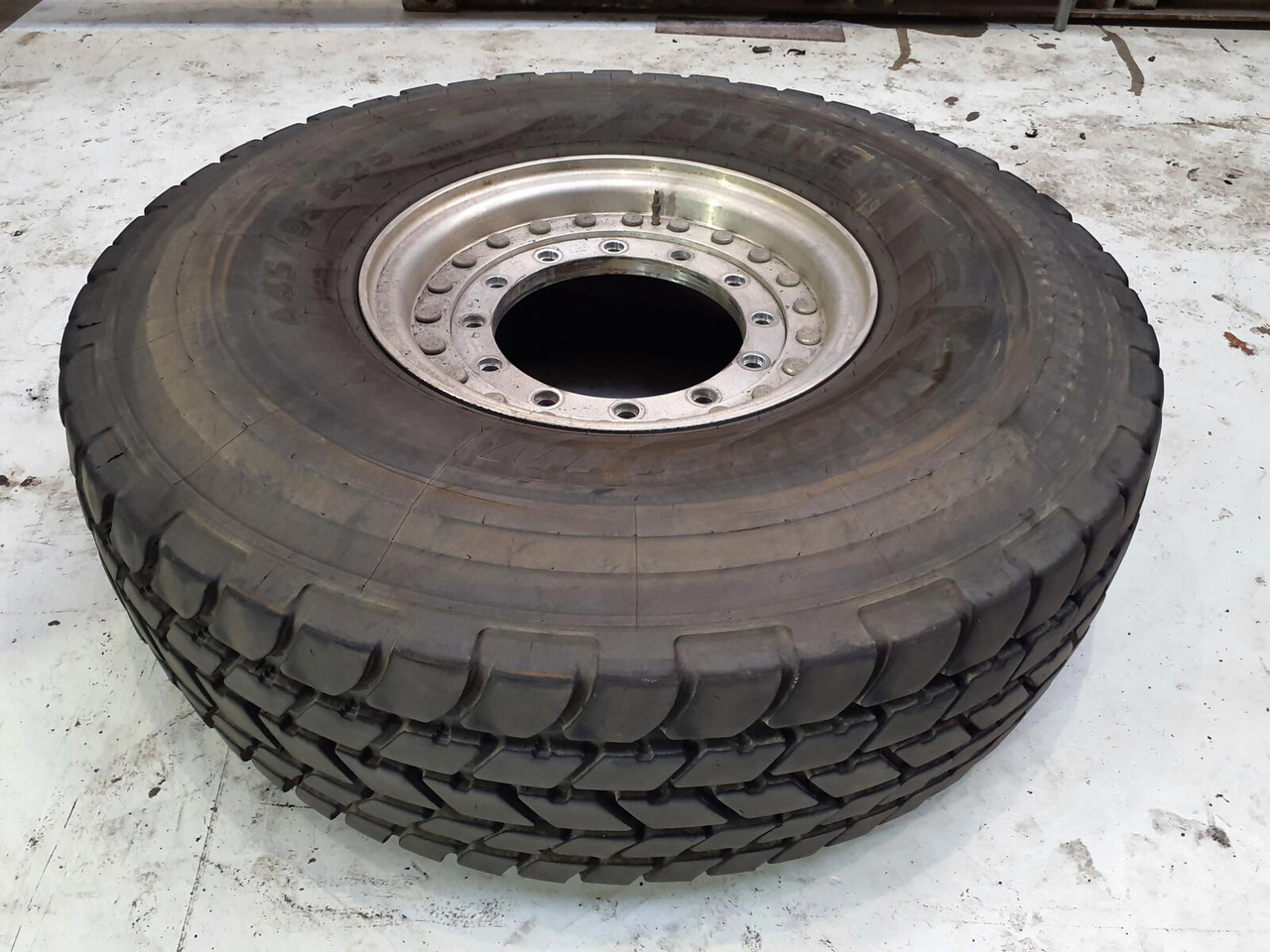 Grove Wheel 445/95R25 12 9 2p alu - Komplett hjul for Kran: bilde 2 Grove Wheel 445/95R25 12 9 2p alu - Komplett hjul for Kran: bilde 2