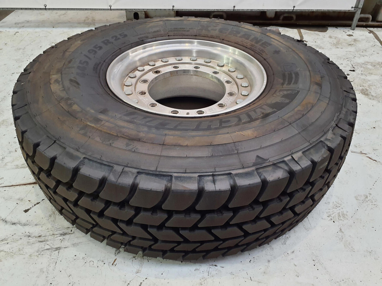 Grove Wheel 445/95R25 12 9 2p alu - Komplett hjul for Kran: bilde 2 Grove Wheel 445/95R25 12 9 2p alu - Komplett hjul for Kran: bilde 2