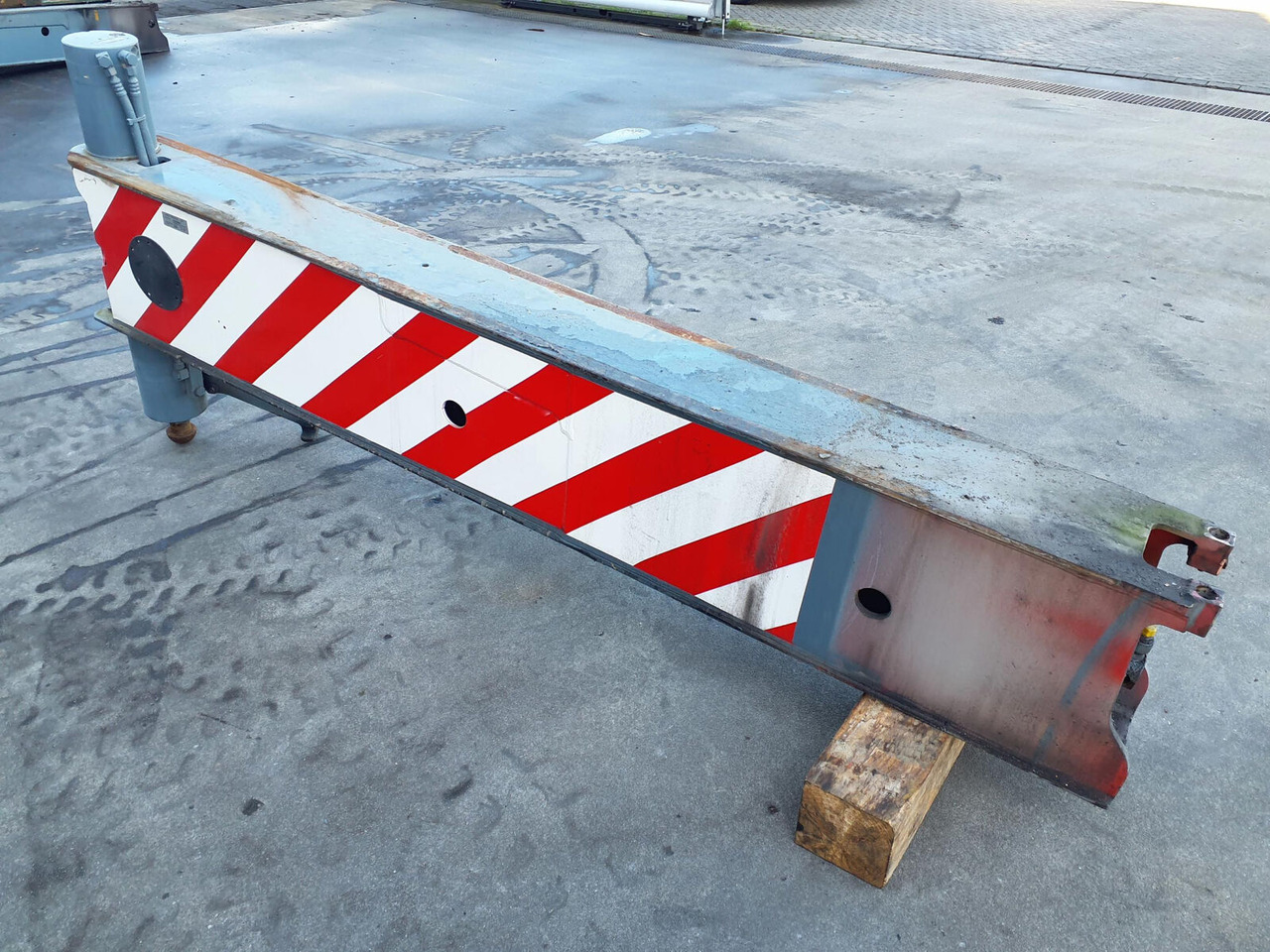 Liebherr LTM 1070-4.1 outrigger beam complete rear - Fjæring for Mobilkran: bilde 4 Liebherr LTM 1070-4.1 outrigger beam complete rear - Fjæring for Mobilkran: bilde 4