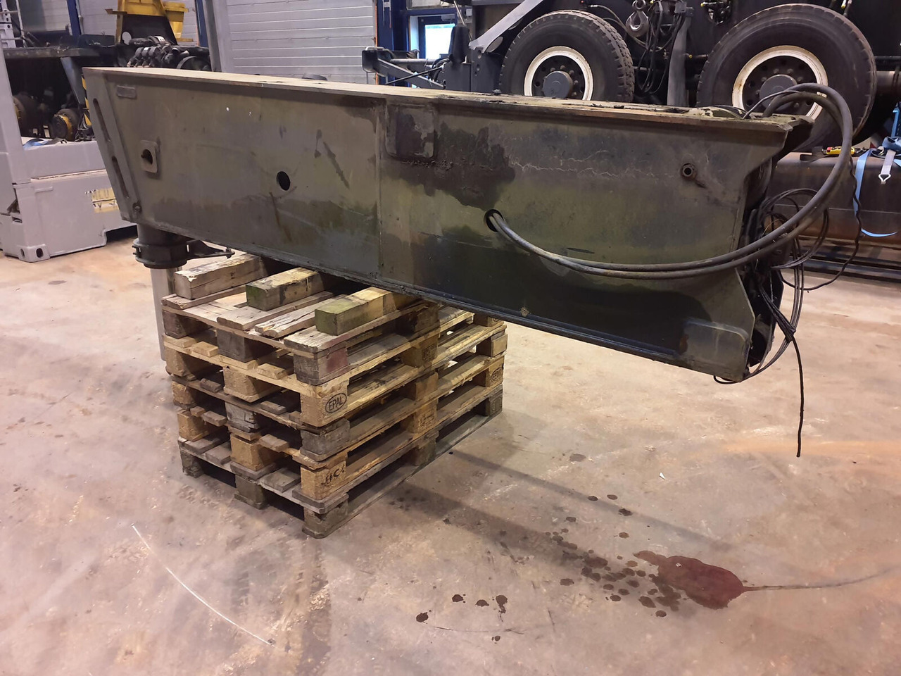 Liebherr LTM 1300 outrigger complete front R - Fjæring for Mobilkran: bilde 3 Liebherr LTM 1300 outrigger complete front R - Fjæring for Mobilkran: bilde 3