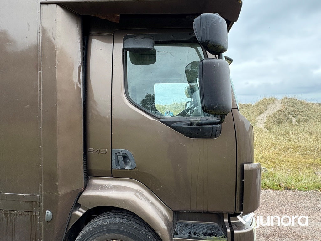 Hästlastbil - Volvo, FL-240, Whittaker - Annet utstyr: bilde 3 Hästlastbil - Volvo, FL-240, Whittaker - Annet utstyr: bilde 3