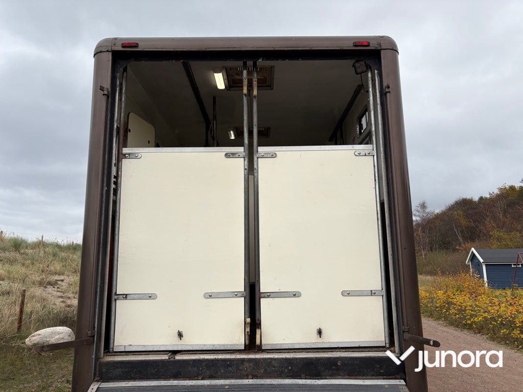 Hästlastbil - Volvo, FL-240, Whittaker - Annet utstyr: bilde 5 Hästlastbil - Volvo, FL-240, Whittaker - Annet utstyr: bilde 5