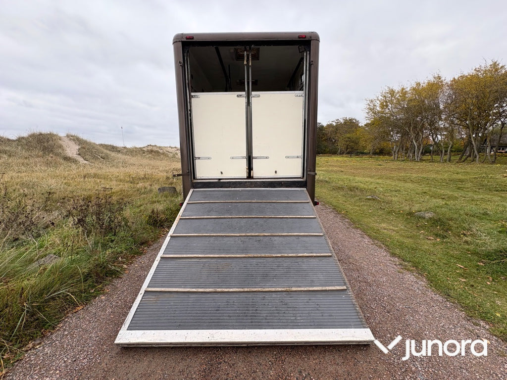 Hästlastbil - Volvo, FL-240, Whittaker - Annet utstyr: bilde 4 Hästlastbil - Volvo, FL-240, Whittaker - Annet utstyr: bilde 4