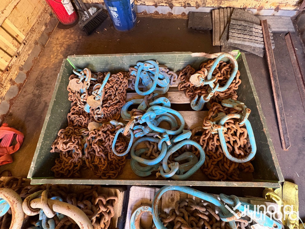 Lyftkättingar - Med container - Anleggsmaskiner: bilde 1 Lyftkättingar - Med container - Anleggsmaskiner: bilde 1