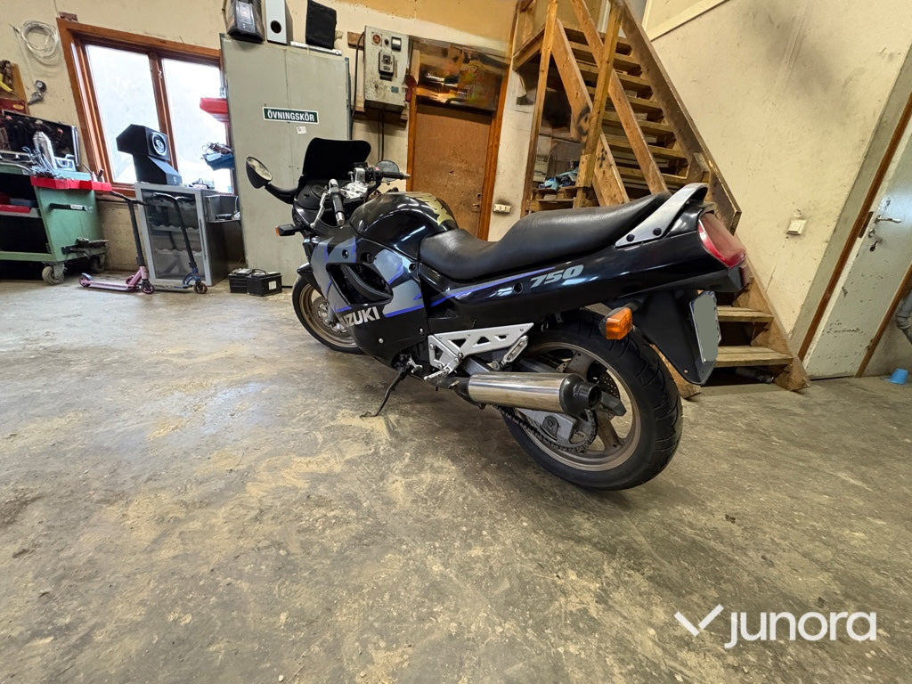 Motorcykel - Suzuki, GSX 750 F - Motorsykkel: bilde 4 Motorcykel - Suzuki, GSX 750 F - Motorsykkel: bilde 4