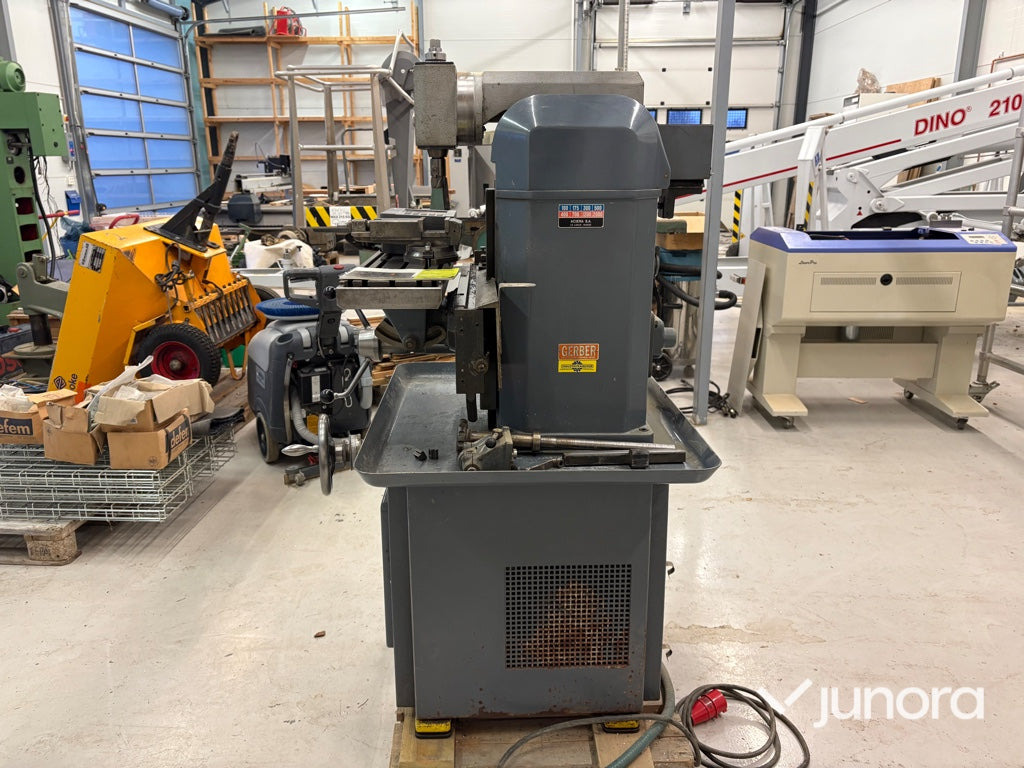 Vertikal- & horisontalfräsmaskin - Fräs Aciera F3 - Trebearbeidingsmaskin: bilde 2 Vertikal- & horisontalfräsmaskin - Fräs Aciera F3 - Trebearbeidingsmaskin: bilde 2