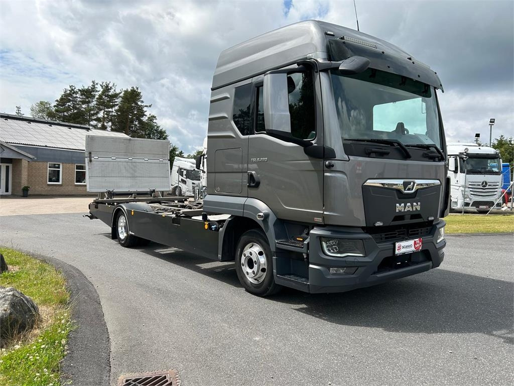 MAN TGL 8-220 4x2 BL incl. 2 stk veksellad - Container-transport/ Vekselflak lastebil: bilde 2 MAN TGL 8-220 4x2 BL incl. 2 stk veksellad - Container-transport/ Vekselflak lastebil: bilde 2