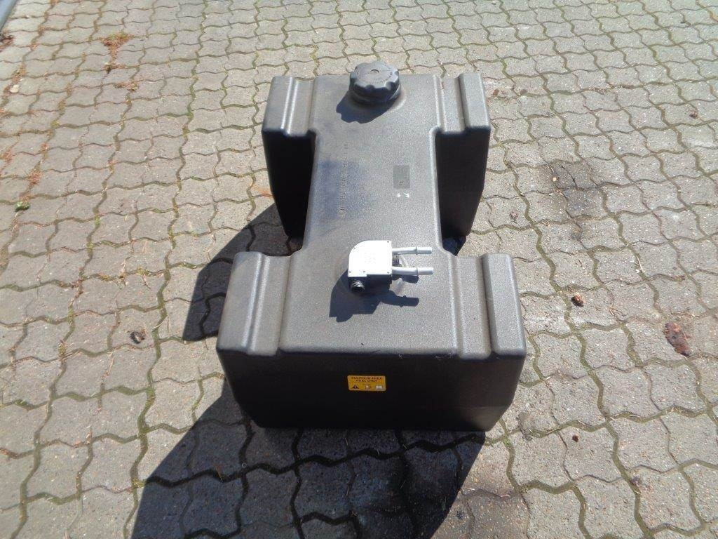 Mercedes-Benz 100 L plast (H formet) Dieseltank  - Drivstofftank for Lastebil: bilde 3 Mercedes-Benz 100 L plast (H formet) Dieseltank  - Drivstofftank for Lastebil: bilde 3