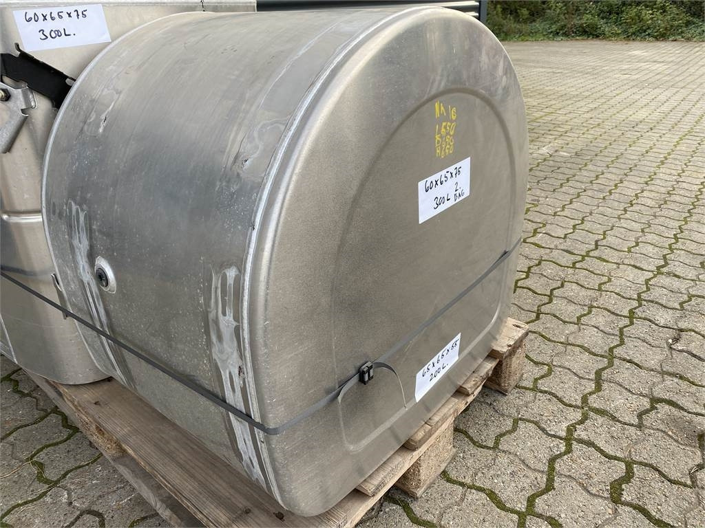 Volvo 200 ltr Dieseltank - Drivstofftank for Lastebil: bilde 2 Volvo 200 ltr Dieseltank - Drivstofftank for Lastebil: bilde 2