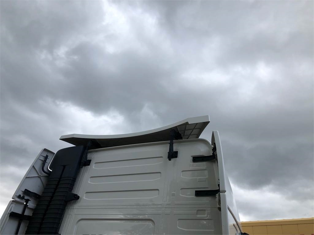 Volvo Tagspoiler Volvo FH Globetrotter 2018 - Aerodynamikk/ Spoiler: bilde 5 Volvo Tagspoiler Volvo FH Globetrotter 2018 - Aerodynamikk/ Spoiler: bilde 5