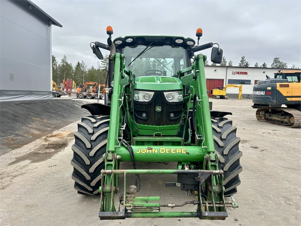John Deere 6125 R AUTOPOWER ETUKUORMAAJALLA - Traktor: bilde 3 John Deere 6125 R AUTOPOWER ETUKUORMAAJALLA - Traktor: bilde 3