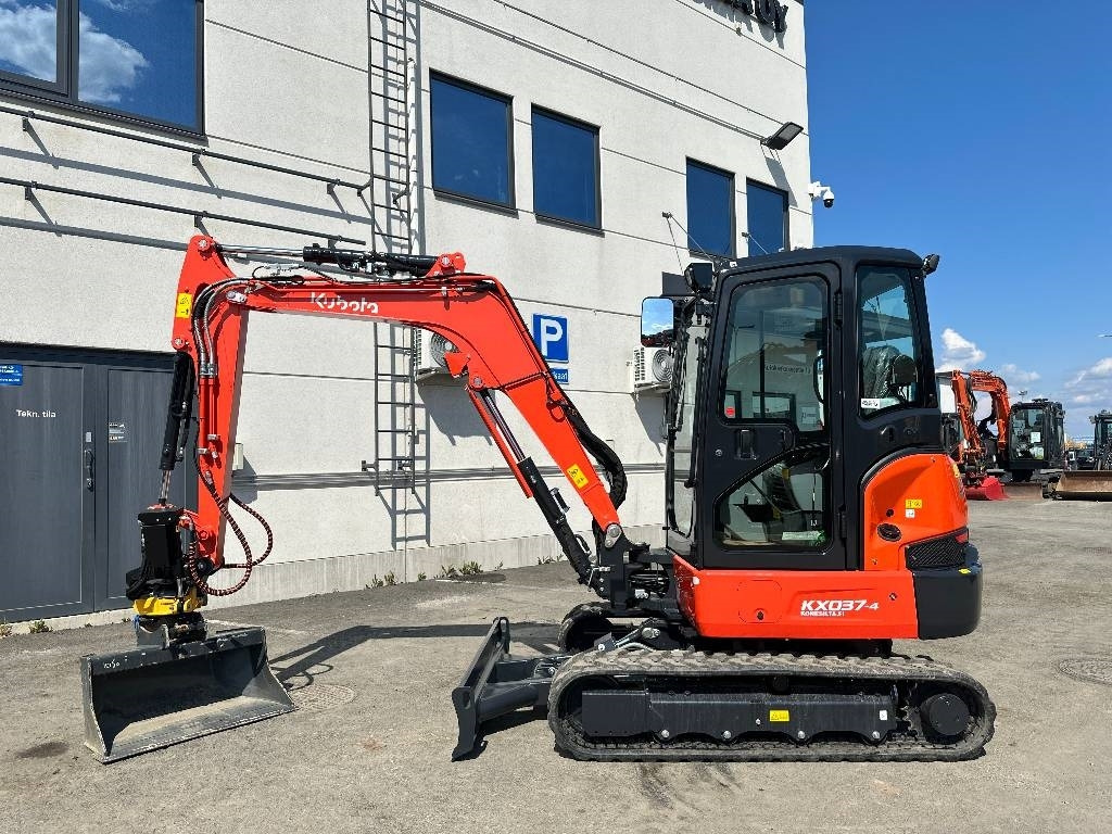 Kubota KX037-4 PYÖRITTÄJÄLLÄ  - Minigraver: bilde 1 Kubota KX037-4 PYÖRITTÄJÄLLÄ  - Minigraver: bilde 1