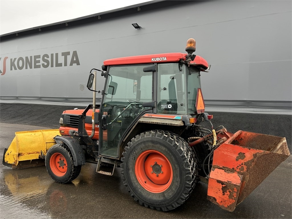 Kubota L 3600 AURA JA HIEKOTIN - Kommunale traktor: bilde 2 Kubota L 3600 AURA JA HIEKOTIN - Kommunale traktor: bilde 2