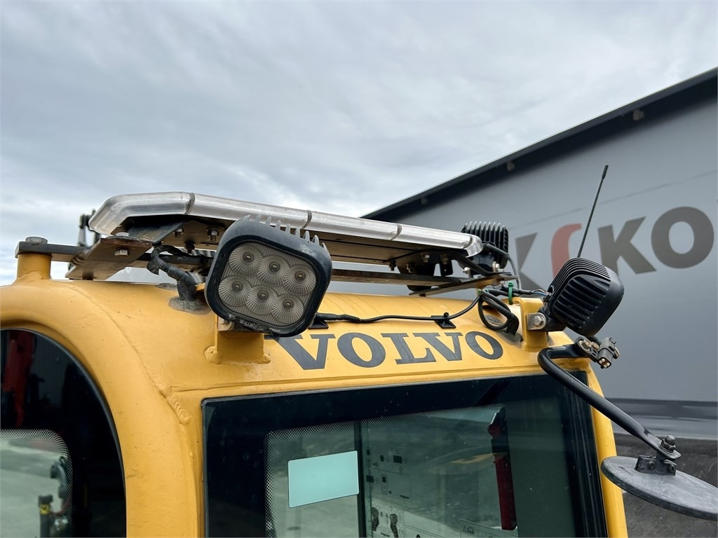 Minigraver Volvo MYYTY! SOLD! ECR88D + TYÖLAITTEET: bilde 10