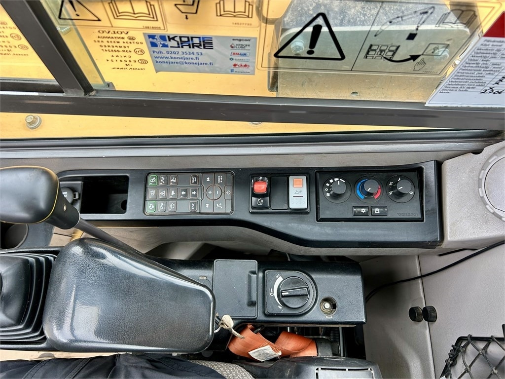 Minigraver Volvo MYYTY! SOLD! ECR88D + TYÖLAITTEET: bilde 25