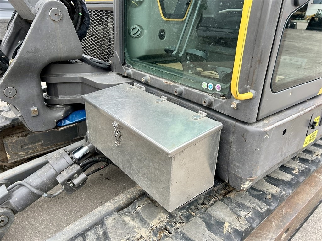 Minigraver Volvo MYYTY! SOLD! ECR88D + TYÖLAITTEET: bilde 15