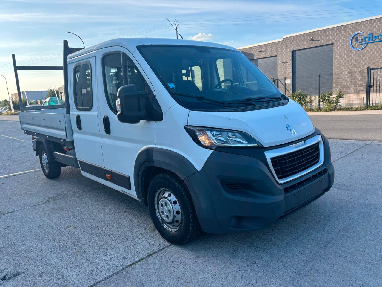 Peugeot Boxer Pritsche Maxi. Doka. 150PS. - Varebil med plan, Varebil med dobbelt førerhus: bilde 1 Peugeot Boxer Pritsche Maxi. Doka. 150PS. - Varebil med plan, Varebil med dobbelt førerhus: bilde 1