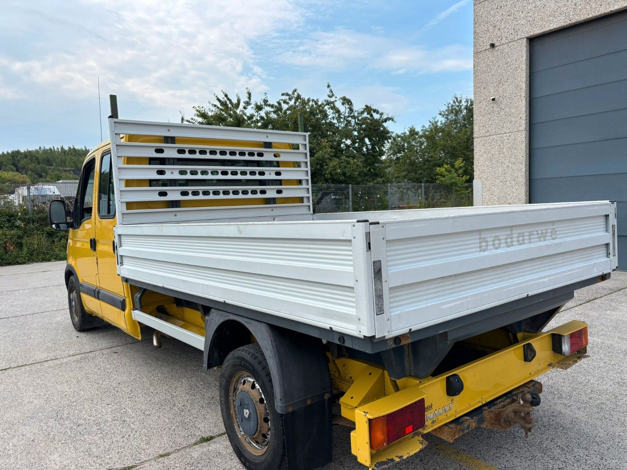 Renault Master Pritsche. 7pl. 2.5 Motor. - Varebil med plan, Varebil med dobbelt førerhus: bilde 2 Renault Master Pritsche. 7pl. 2.5 Motor. - Varebil med plan, Varebil med dobbelt førerhus: bilde 2