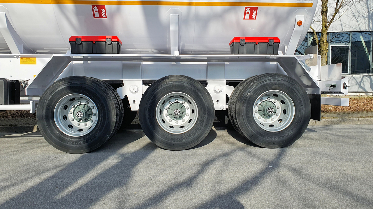 Sievering 40000 LITRE ADR FUEL TANK SEMI-TRAILER FOR MERCEDES ACTROS - Tanksemi: bilde 4 Sievering 40000 LITRE ADR FUEL TANK SEMI-TRAILER FOR MERCEDES ACTROS - Tanksemi: bilde 4