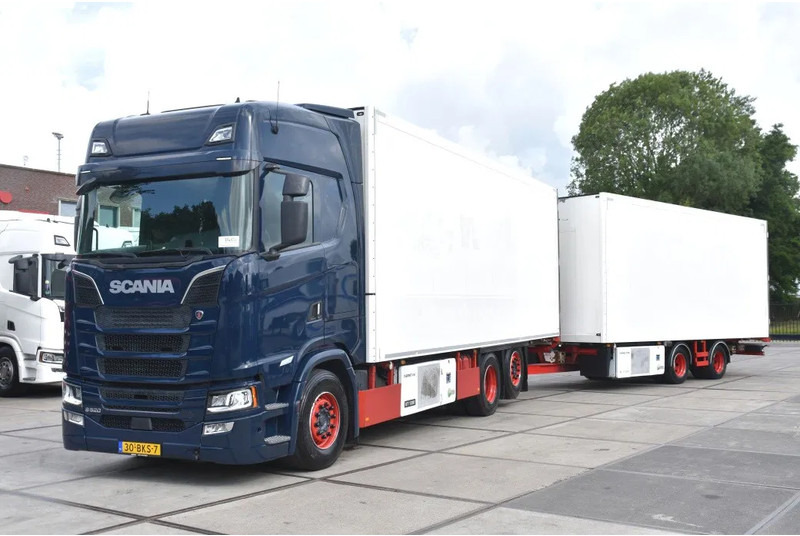 Scania S520 V8 NGS 6x2*4NB + SCHMITZ ZKO 20 - THERMO KING - RETARDER - FULL AIR - WHEELBASE: 515 CM - TOP CONDITION - - Lastebil med kjøl: bilde 1 Scania S520 V8 NGS 6x2*4NB + SCHMITZ ZKO 20 - THERMO KING - RETARDER - FULL AIR - WHEELBASE: 515 CM - TOP CONDITION - - Lastebil med kjøl: bilde 1