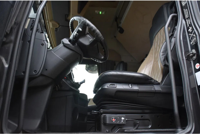 Mercedes-Benz Actros 1945 4x2 - EURO 6 - 842 TKM - PARK. AIRCO - CAMERA - 2 x FUEL TANKS - ALCOA'S - XENON - TOP CONDITION - - Trekkvogn: bilde 4 Mercedes-Benz Actros 1945 4x2 - EURO 6 - 842 TKM - PARK. AIRCO - CAMERA - 2 x FUEL TANKS - ALCOA'S - XENON - TOP CONDITION - - Trekkvogn: bilde 4