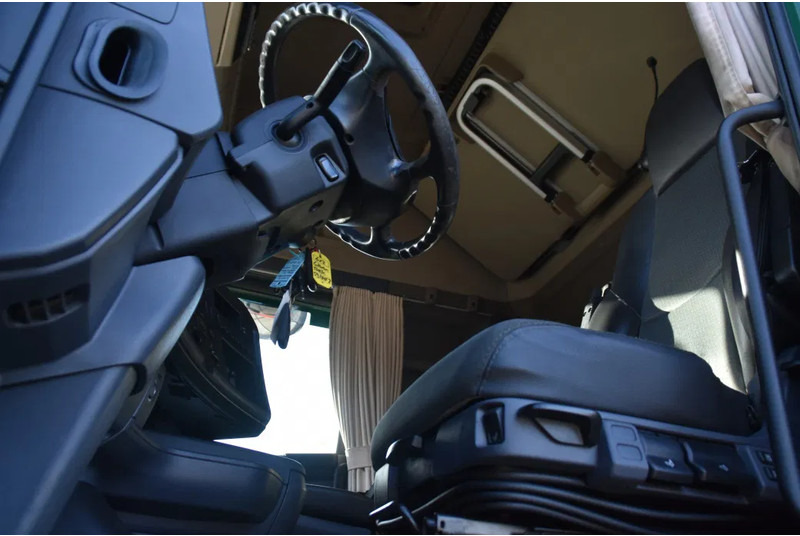 Scania R490 TL 6x2/4 - RETARDER - ACC - DIFF. LOCK - 2 x FUEL TANKS - 2 BEDS - EXCELLENT CONDITION - - Trekkvogn: bilde 4 Scania R490 TL 6x2/4 - RETARDER - ACC - DIFF. LOCK - 2 x FUEL TANKS - 2 BEDS - EXCELLENT CONDITION - - Trekkvogn: bilde 4