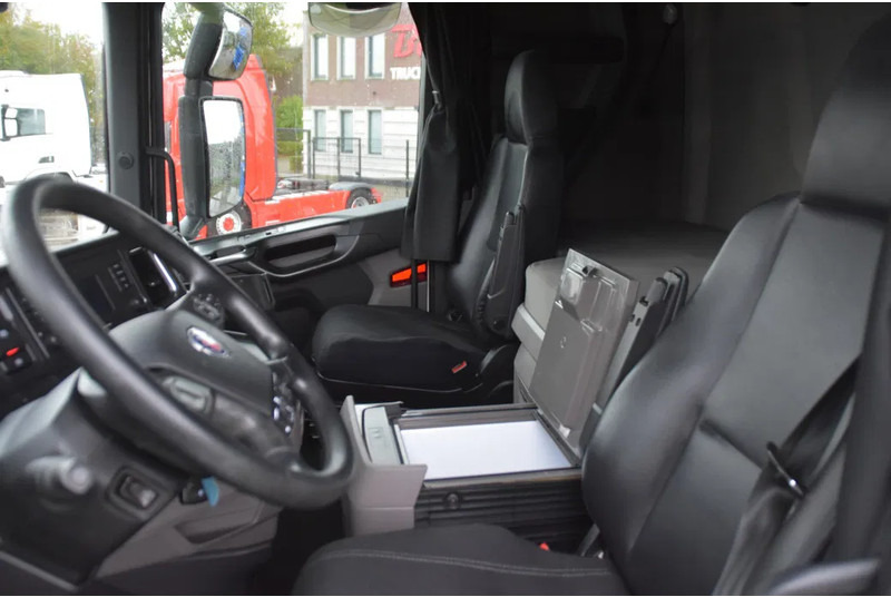 Scania S410 NGS 4x2EB MEGA 95 cm or 103 cm driving height - RETARDER - 773 TKM - FULL AIR - PARK. AIRCO - LEATHER SEATS - 2 x FUEL TANK - Trekkvogn: bilde 5 Scania S410 NGS 4x2EB MEGA 95 cm or 103 cm driving height - RETARDER - 773 TKM - FULL AIR - PARK. AIRCO - LEATHER SEATS - 2 x FUEL TANK - Trekkvogn: bilde 5
