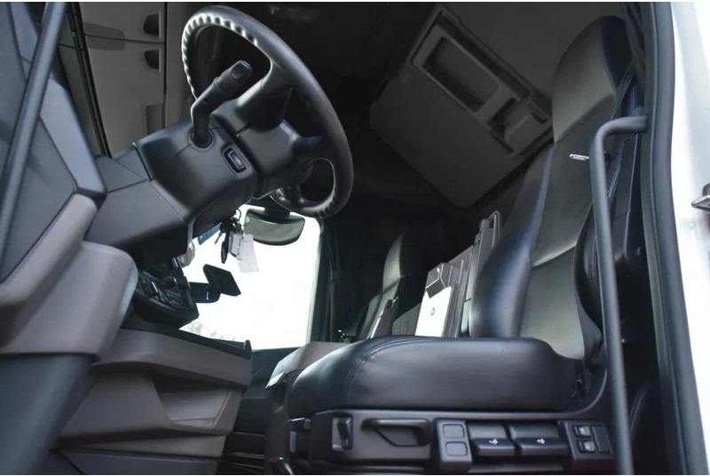 Scania S410 NGS 4x2EB MEGA 95 cm or 103 cm driving height - RETARDER - 781 TKM - FULL AIR - PARK. AIRCO - LEATHER SEATS - 2 x FUEL TANK - Trekkvogn: bilde 4 Scania S410 NGS 4x2EB MEGA 95 cm or 103 cm driving height - RETARDER - 781 TKM - FULL AIR - PARK. AIRCO - LEATHER SEATS - 2 x FUEL TANK - Trekkvogn: bilde 4