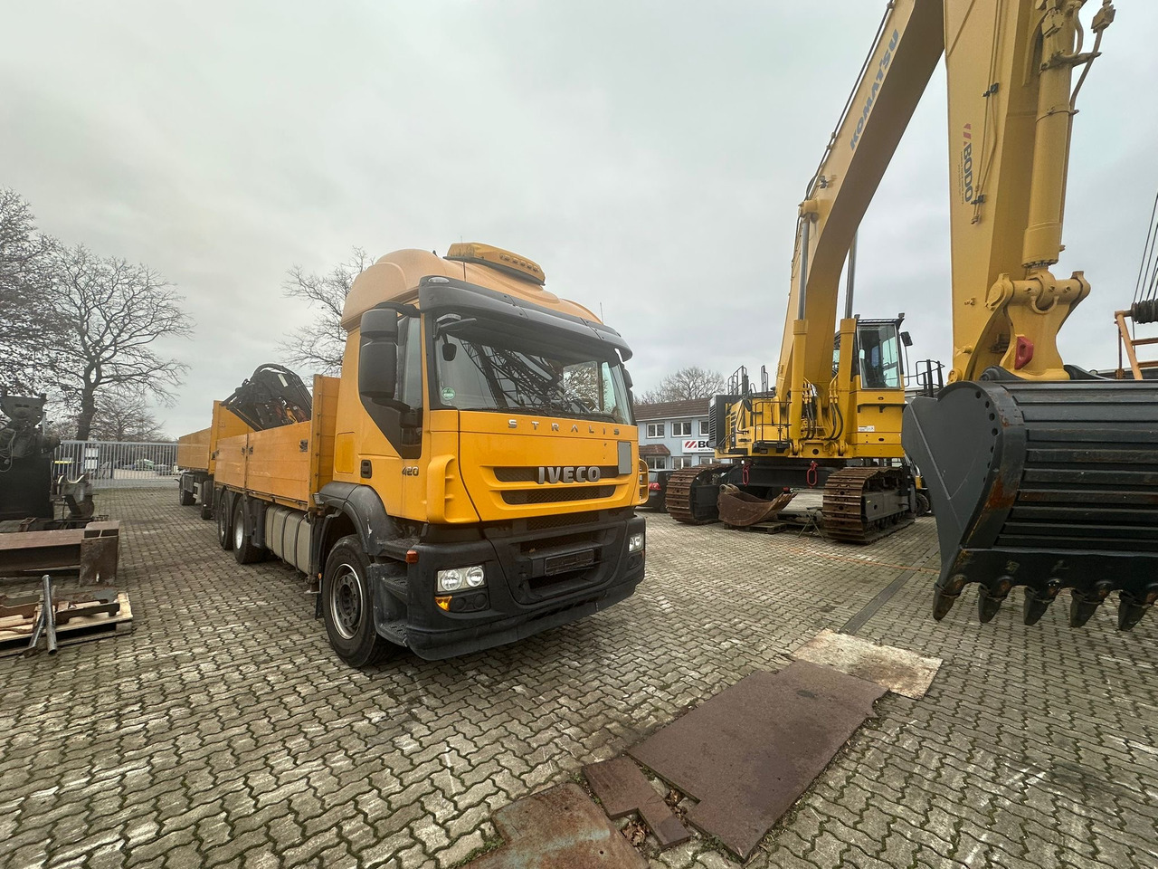 IVECO STRALIS 420 truck open box with TEREX loading crane 290.2E-A3 - Krokbil, Kranbil: bilde 1 IVECO STRALIS 420 truck open box with TEREX loading crane 290.2E-A3 - Krokbil, Kranbil: bilde 1