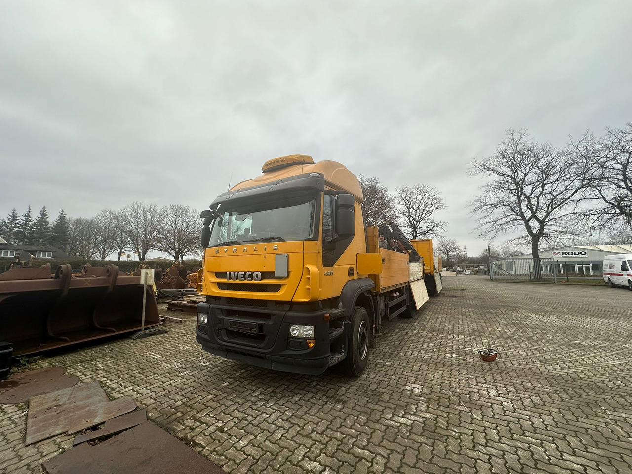 IVECO STRALIS 420 truck open box with TEREX loading crane 290.2E-A3 - Krokbil, Kranbil: bilde 3 IVECO STRALIS 420 truck open box with TEREX loading crane 290.2E-A3 - Krokbil, Kranbil: bilde 3