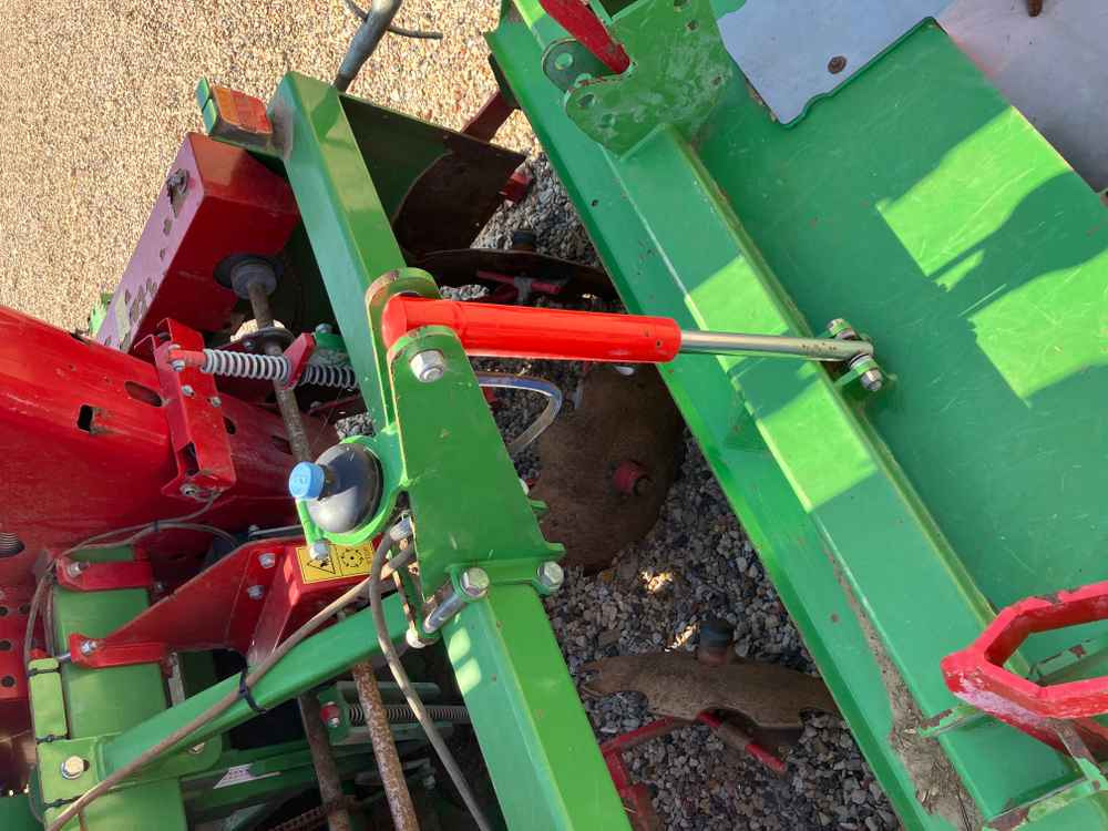 Baselier Baselier 4 Row Mounted FA-W, Potato Planter Tilla Combination - Tresker: bilde 2 Baselier Baselier 4 Row Mounted FA-W, Potato Planter Tilla Combination - Tresker: bilde 2