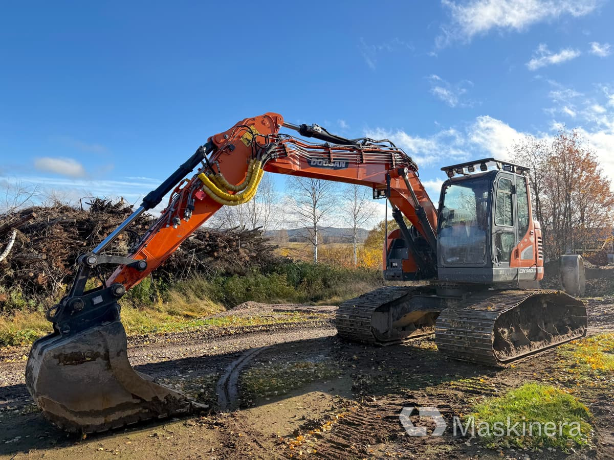 Grävmaskin Doosan DX140LCR-5 / Skördaraggregat 25RH - Beltegraver: bilde 1 Grävmaskin Doosan DX140LCR-5 / Skördaraggregat 25RH - Beltegraver: bilde 1