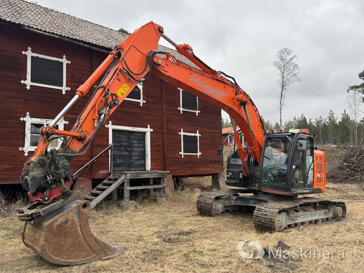 Grävmaskin Hitachi ZX225USLC-5B med redskap - Beltegraver: bilde 1 Grävmaskin Hitachi ZX225USLC-5B med redskap - Beltegraver: bilde 1