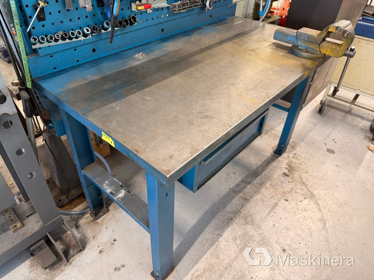 Arbetsbord med verktygstavla - Industrimaskin: bilde 4 Arbetsbord med verktygstavla - Industrimaskin: bilde 4