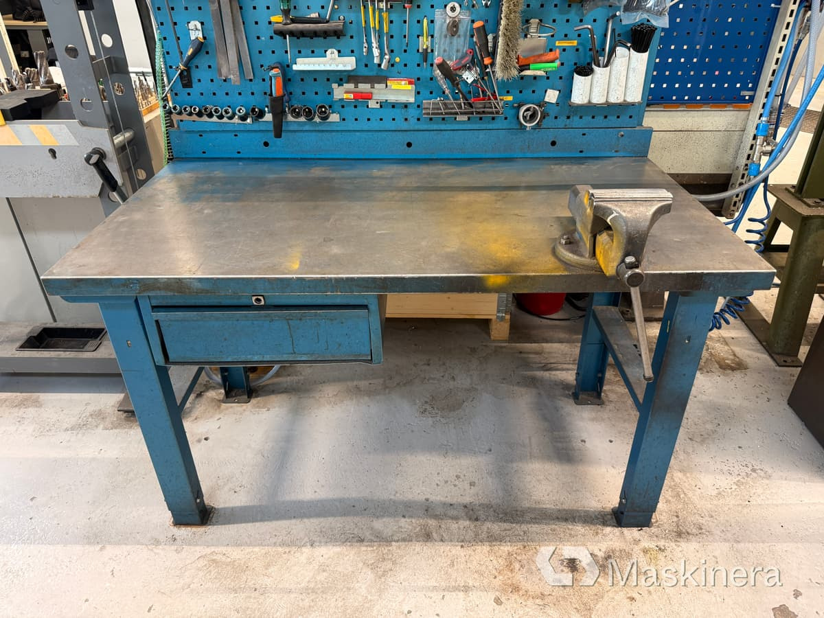 Arbetsbord med verktygstavla - Industrimaskin: bilde 2 Arbetsbord med verktygstavla - Industrimaskin: bilde 2