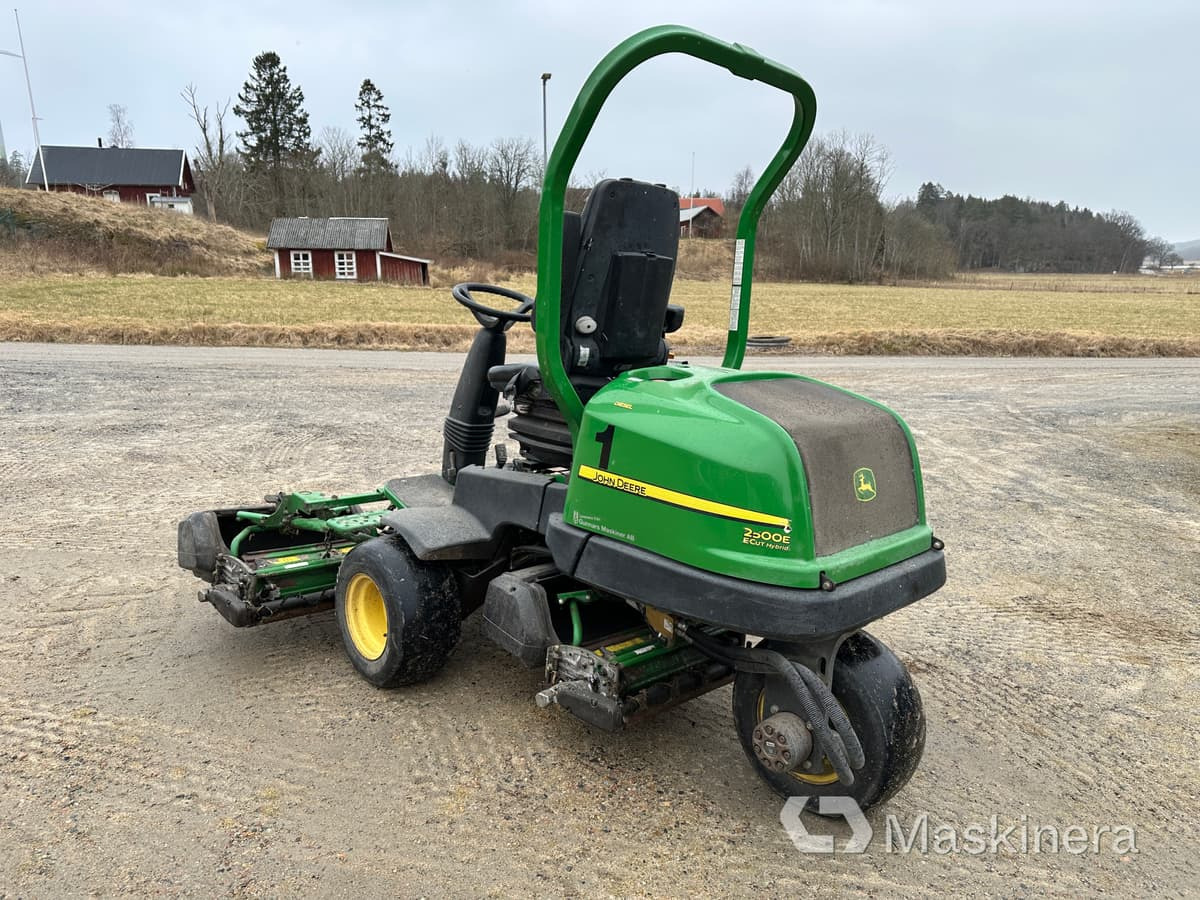 John Deere 2500E E-Cut Hybrid Greenklippare - Gressklipper: bilde 4 John Deere 2500E E-Cut Hybrid Greenklippare - Gressklipper: bilde 4