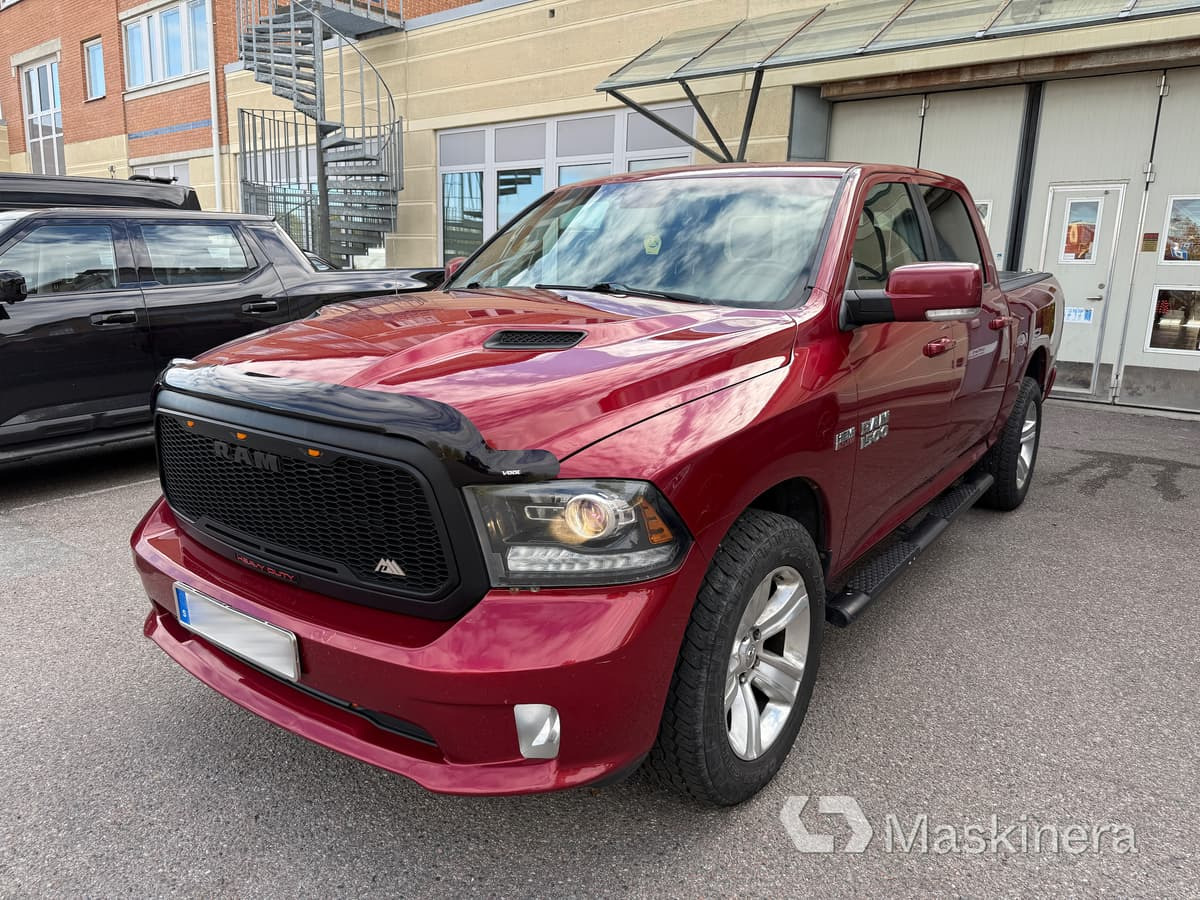 Pickup Dodge Ram 1500 Crew Cab 5.7L V8 HEMI - Små varebil: bilde 1 Pickup Dodge Ram 1500 Crew Cab 5.7L V8 HEMI - Små varebil: bilde 1