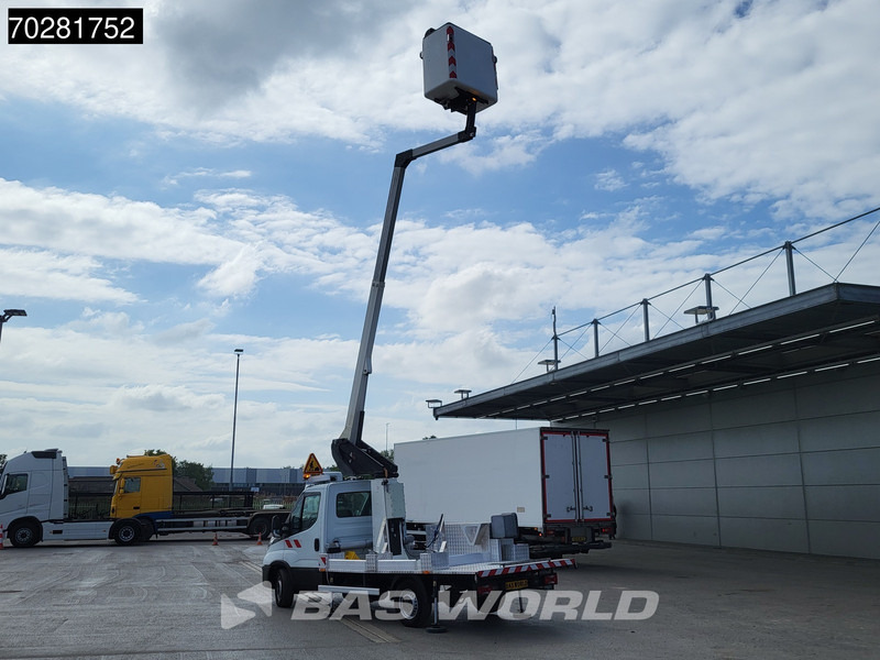 Iveco Daily 35S14 Hoogwerker 11meter Werkhoogte Klubb Navi Airco Cruise Cmaera Parkeersensoren Nacelle Arbeitsbühne 2Personen Airco Cruise c - Varebil: bilde 2 Iveco Daily 35S14 Hoogwerker 11meter Werkhoogte Klubb Navi Airco Cruise Cmaera Parkeersensoren Nacelle Arbeitsbühne 2Personen Airco Cruise c - Varebil: bilde 2