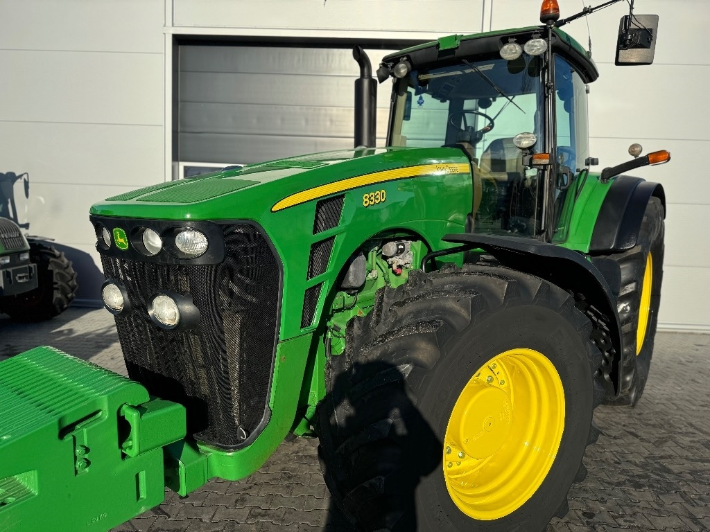 John Deere 8330 AutoPower - Traktor: bilde 3 John Deere 8330 AutoPower - Traktor: bilde 3