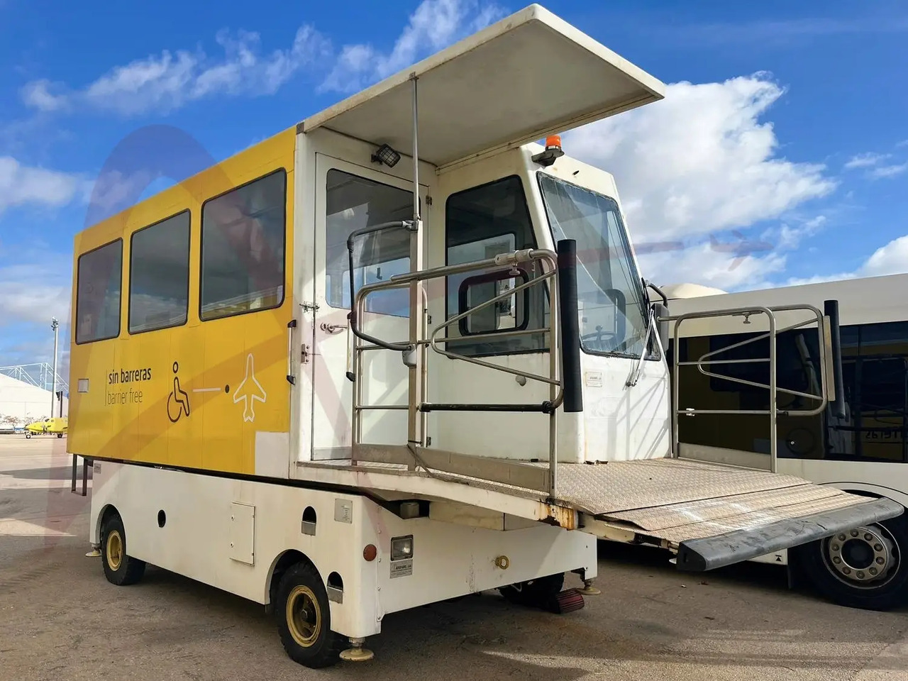 AEROFABRIL 6C-4M-ALT.6 - Ambulift: bilde 1 AEROFABRIL 6C-4M-ALT.6 - Ambulift: bilde 1